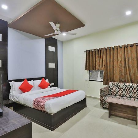 Oyo Flagship 19003 Hotel Rudra Mahal Ahmedabad Exterior photo