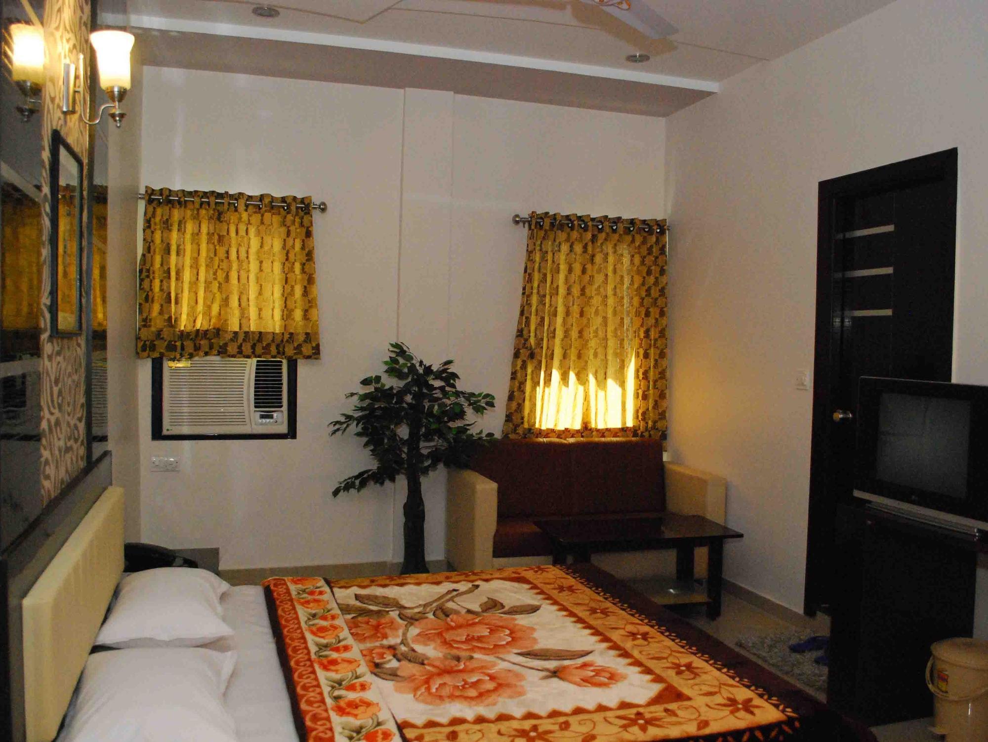 Oyo Flagship 19003 Hotel Rudra Mahal Ahmedabad Exterior photo