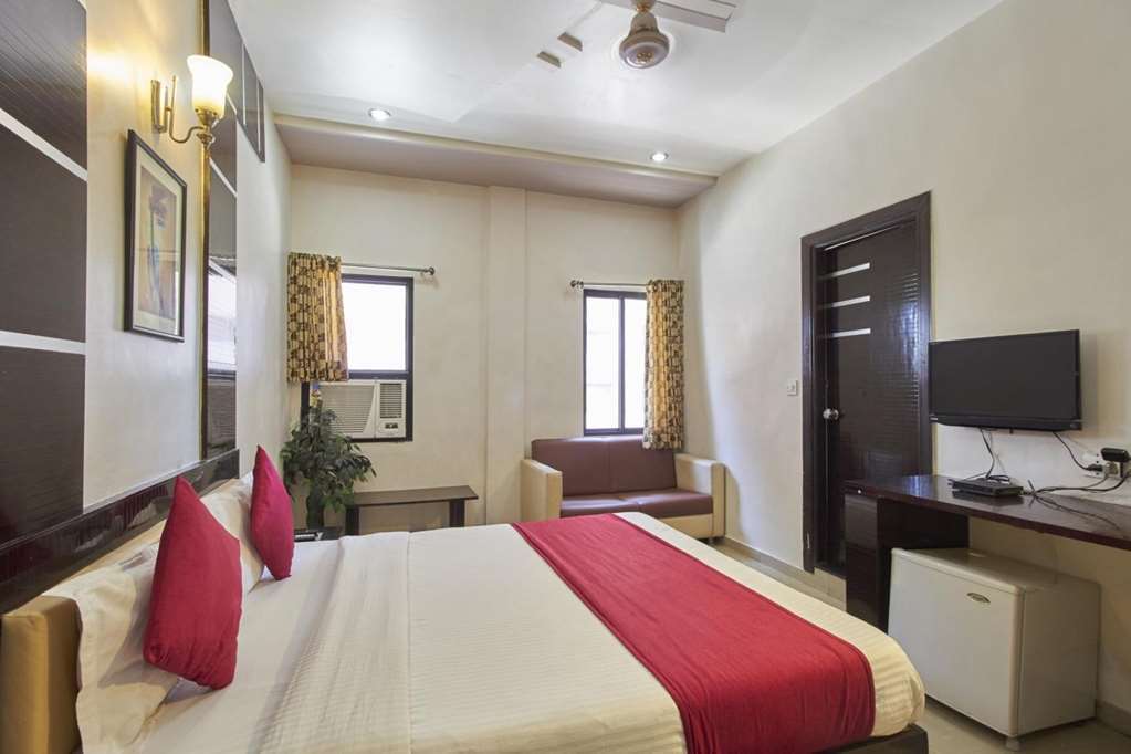 Oyo Flagship 19003 Hotel Rudra Mahal Ahmedabad Room photo