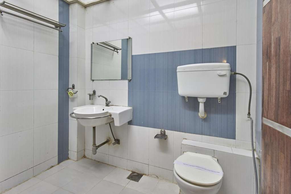 Oyo Flagship 19003 Hotel Rudra Mahal Ahmedabad Room photo