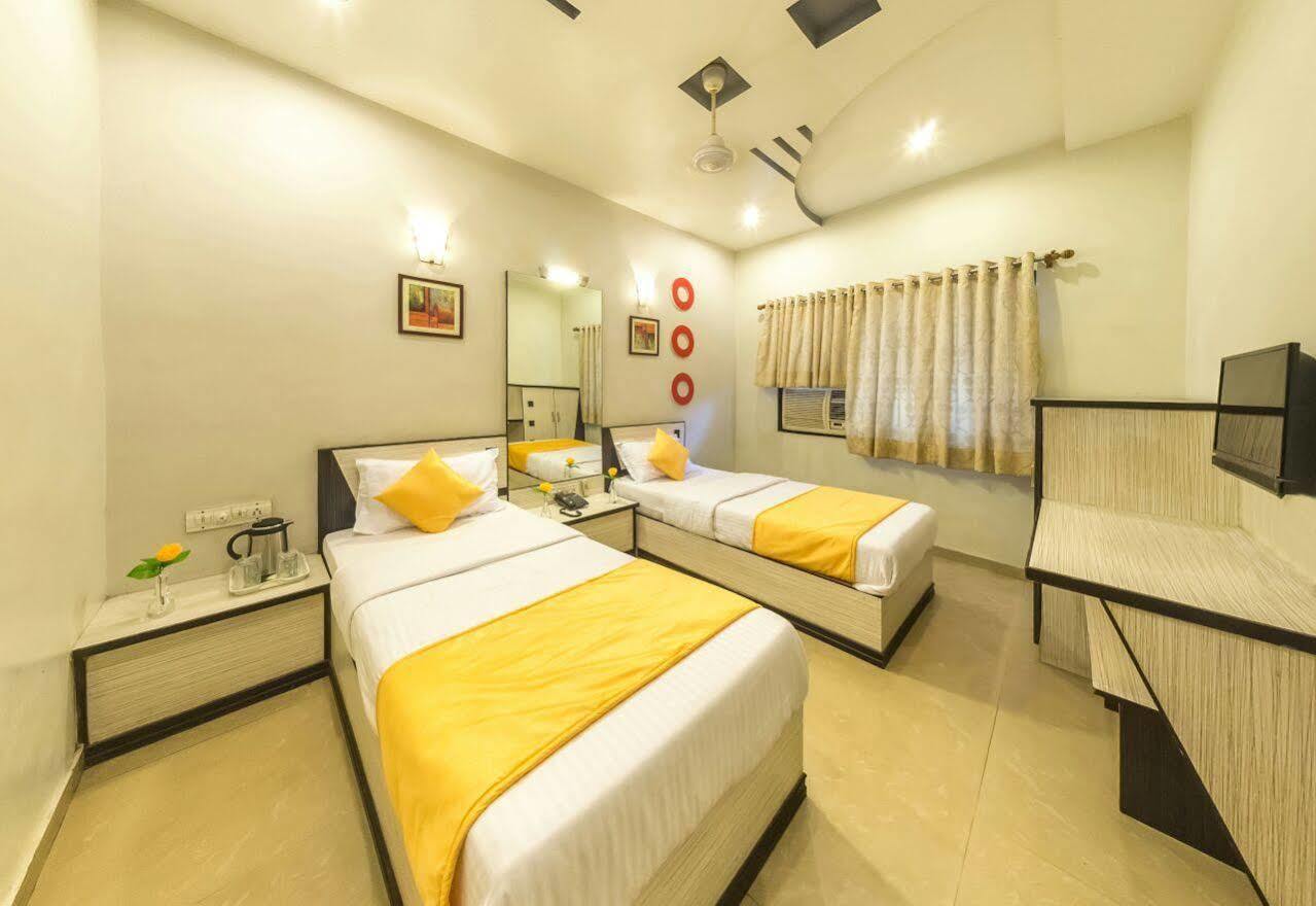 Oyo Flagship 19003 Hotel Rudra Mahal Ahmedabad Exterior photo