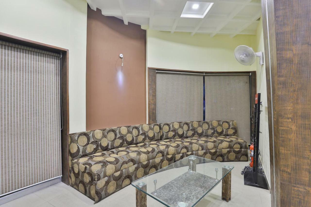 Oyo Flagship 19003 Hotel Rudra Mahal Ahmedabad Exterior photo