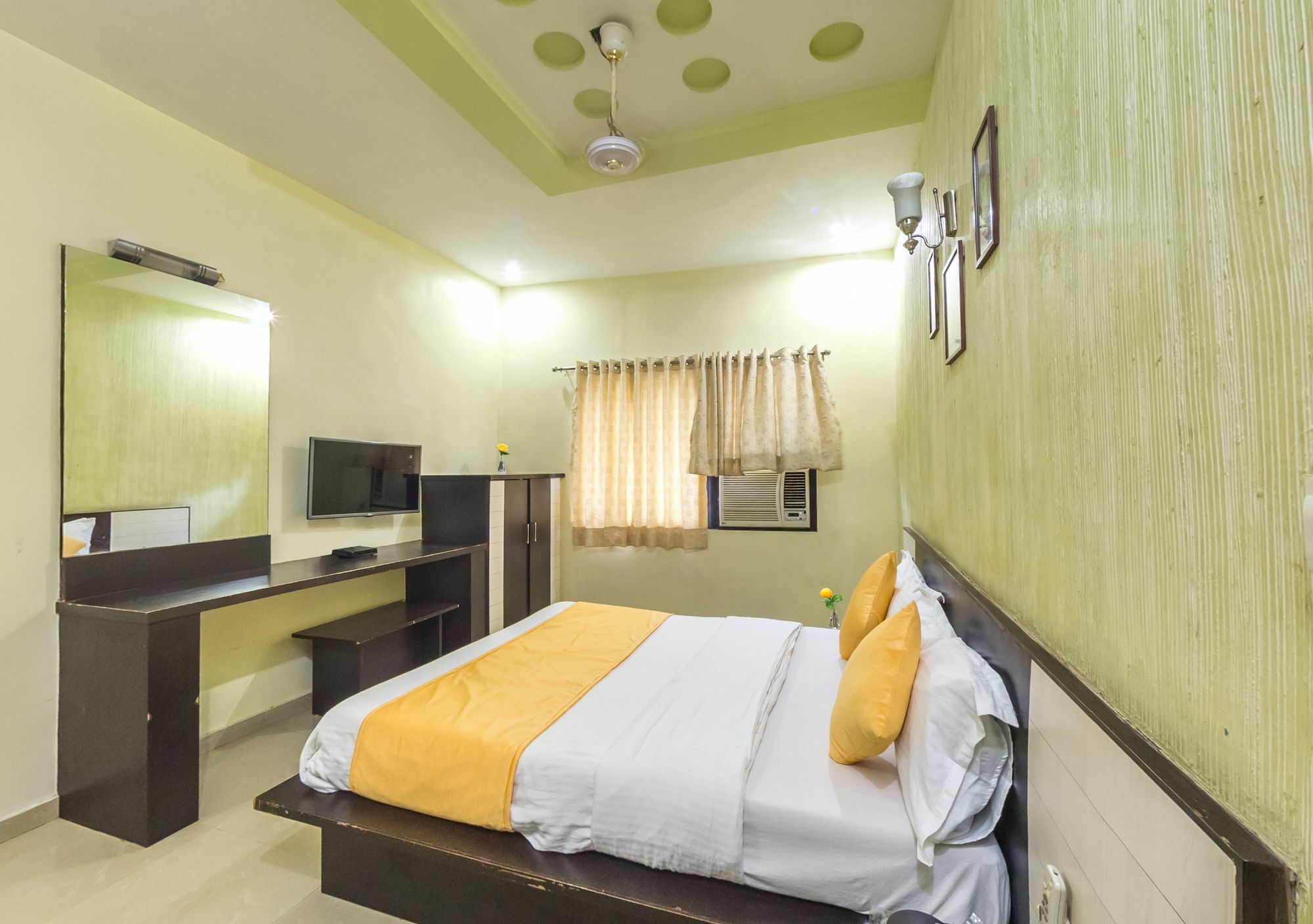 Oyo Flagship 19003 Hotel Rudra Mahal Ahmedabad Exterior photo