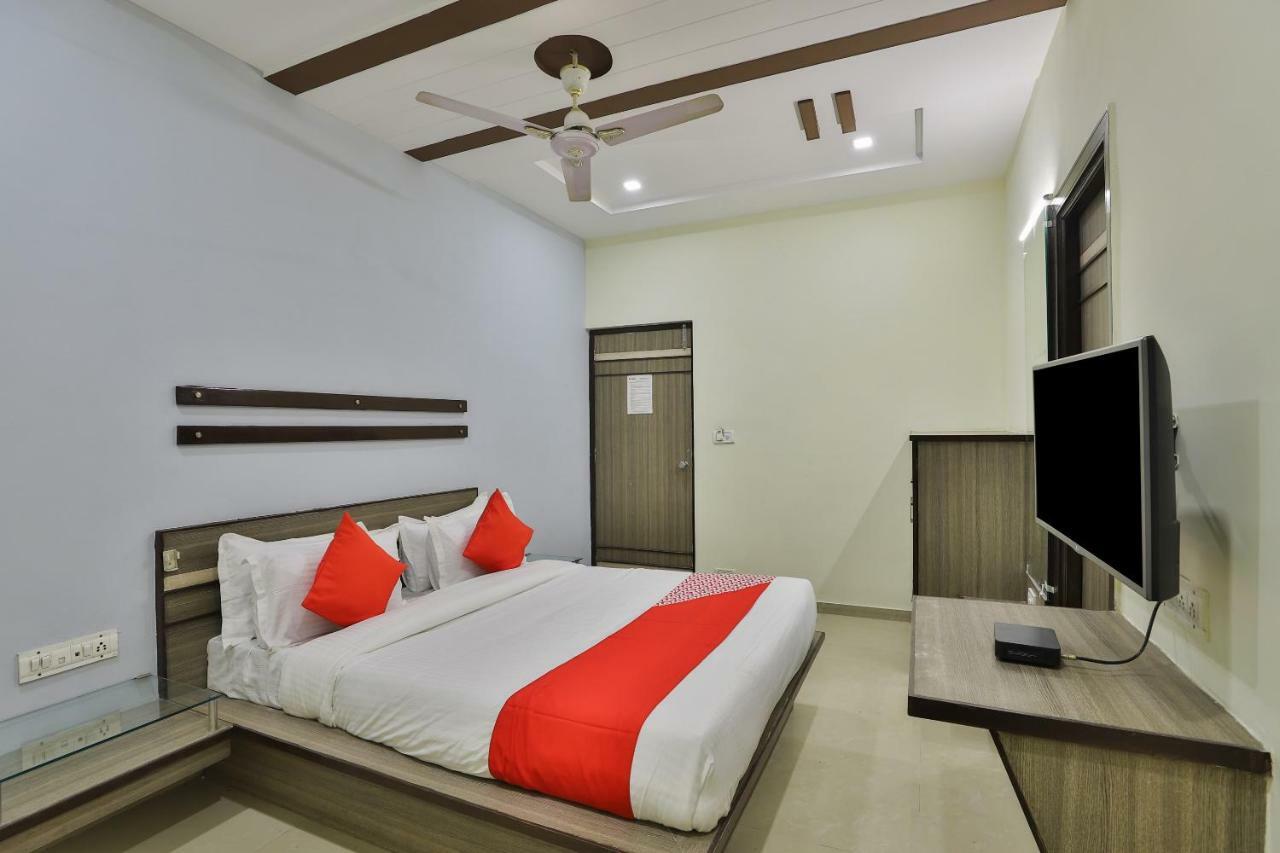 Oyo Flagship 19003 Hotel Rudra Mahal Ahmedabad Exterior photo