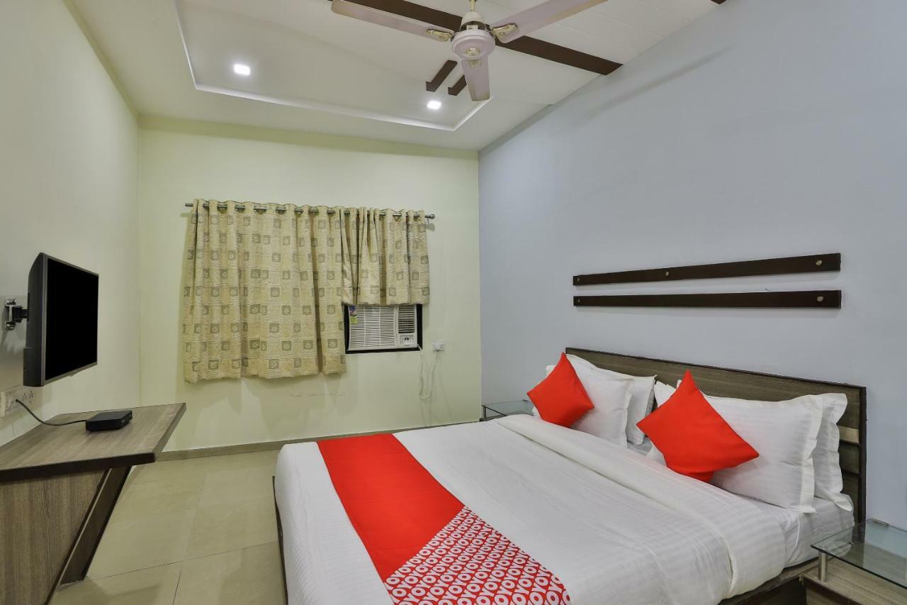Oyo Flagship 19003 Hotel Rudra Mahal Ahmedabad Exterior photo
